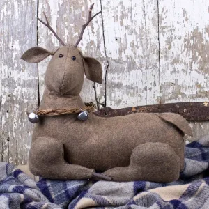 Medium Laying Country Reindeer