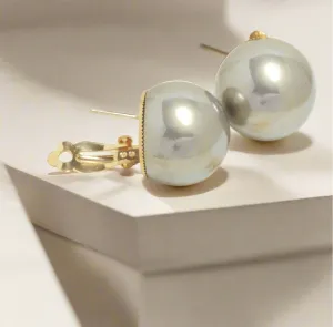 Pearl Earrings (Soft Green)