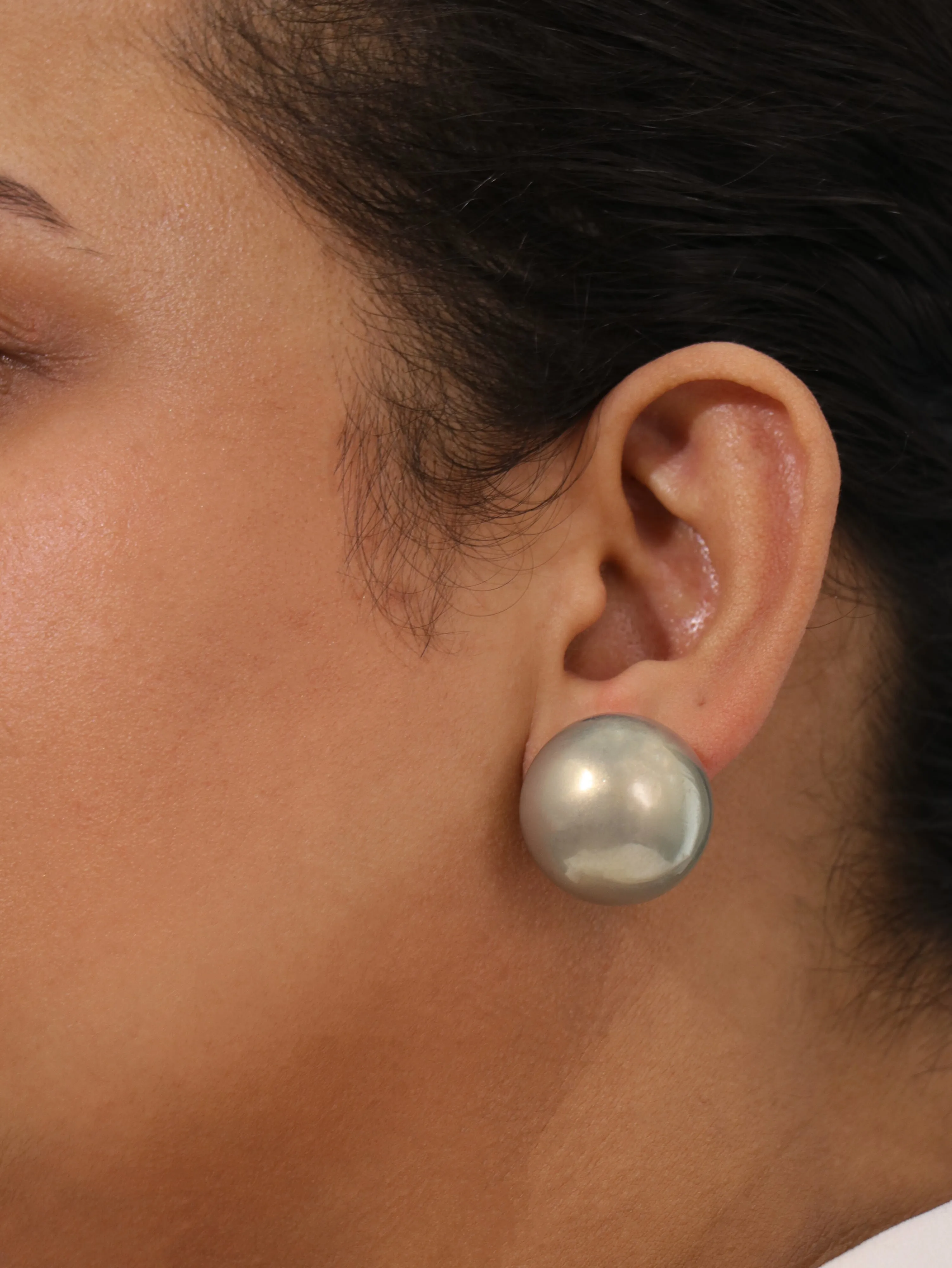 Pearl Earrings (Soft Green)